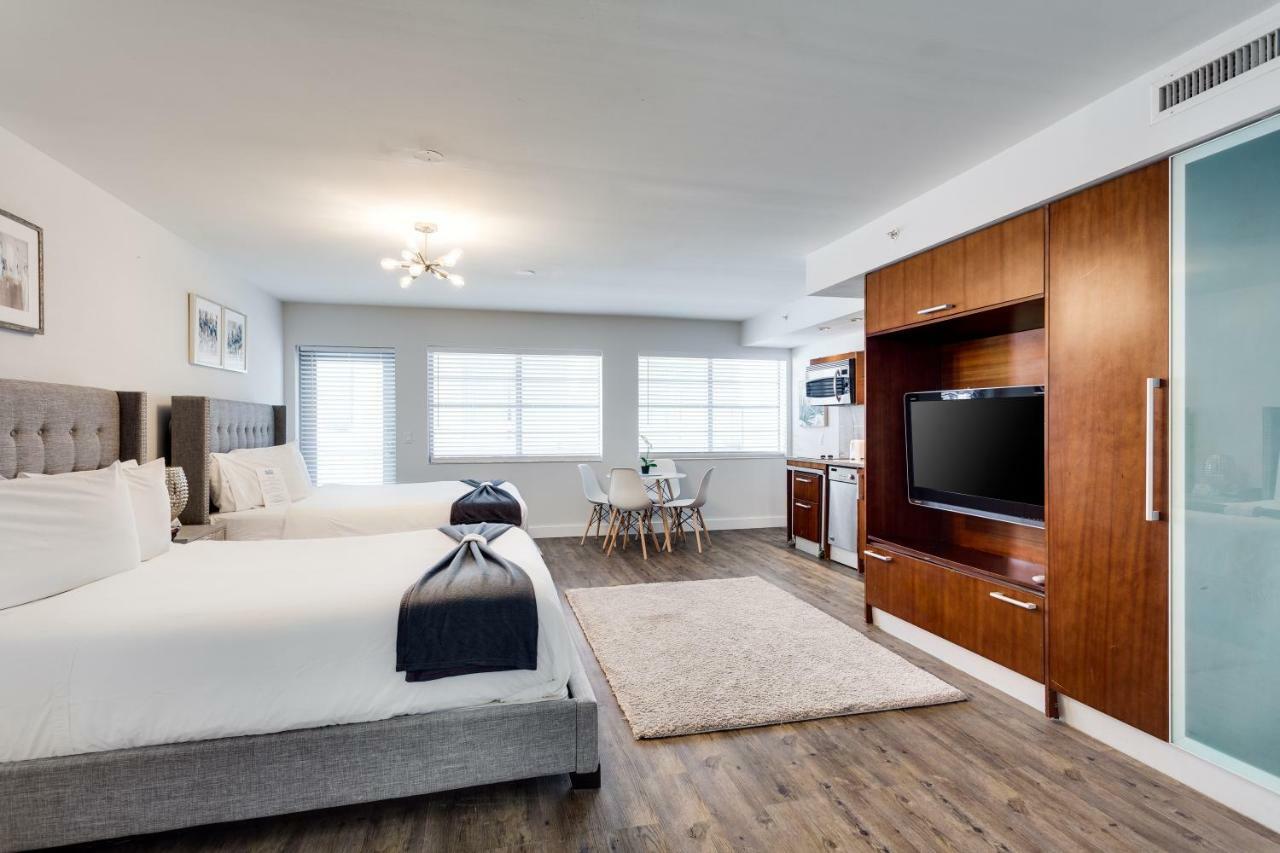 At Congress Ocean Drive Apartment