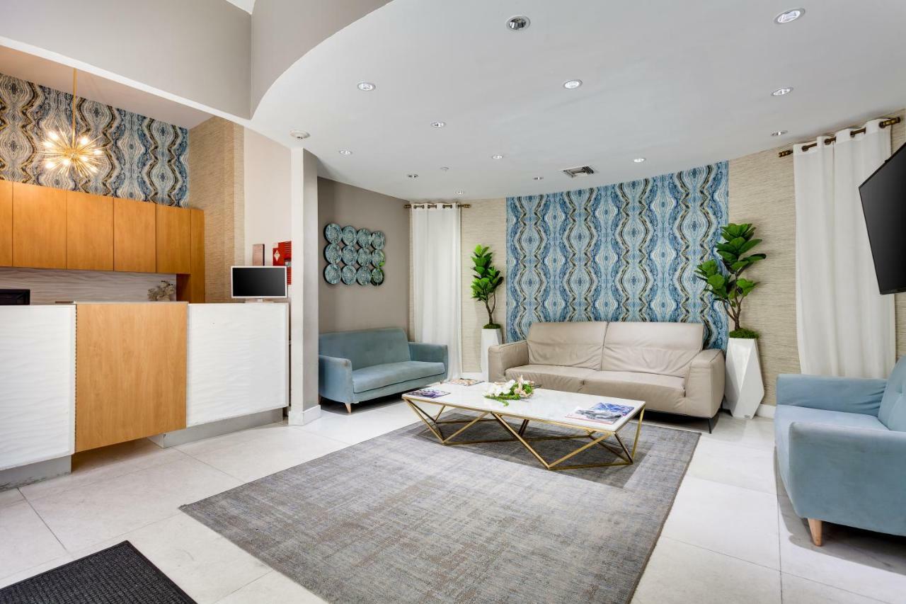 At Congress Ocean Drive Apartment