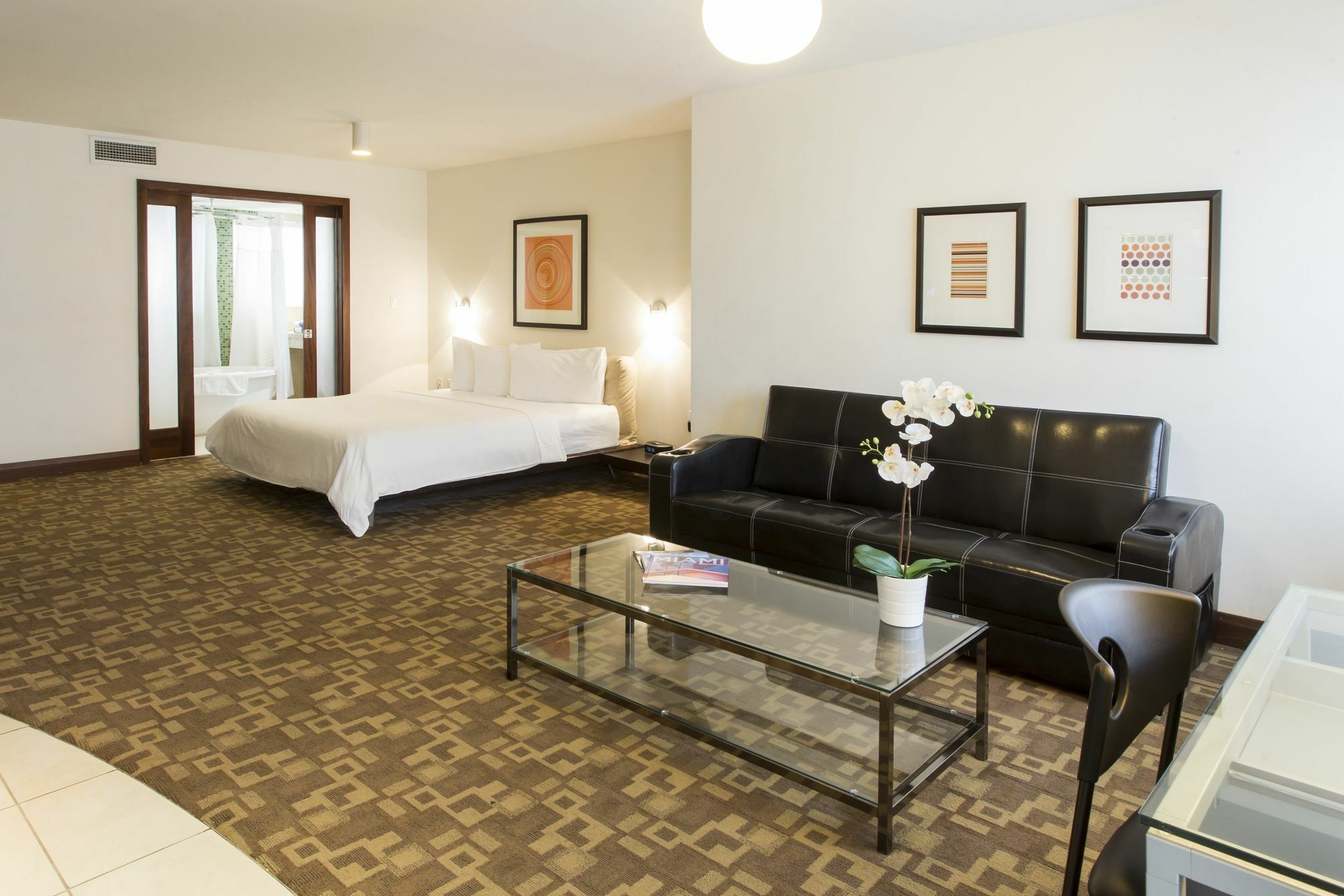 At Congress Ocean Drive Apartment