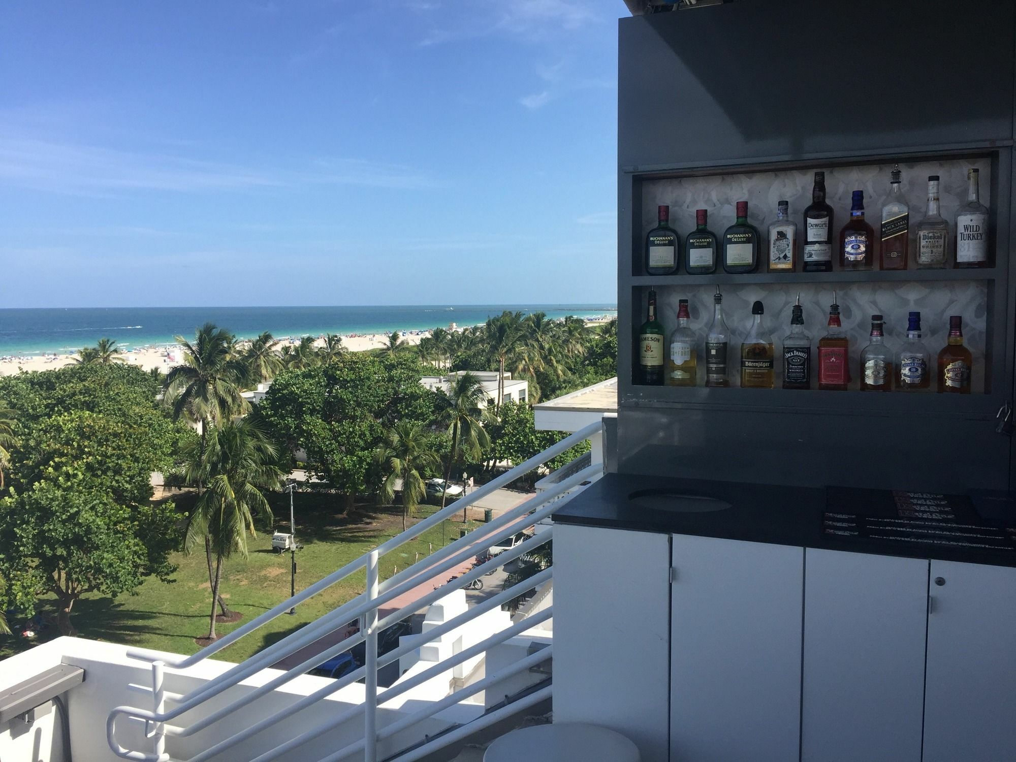 At Congress Ocean Drive Apartment