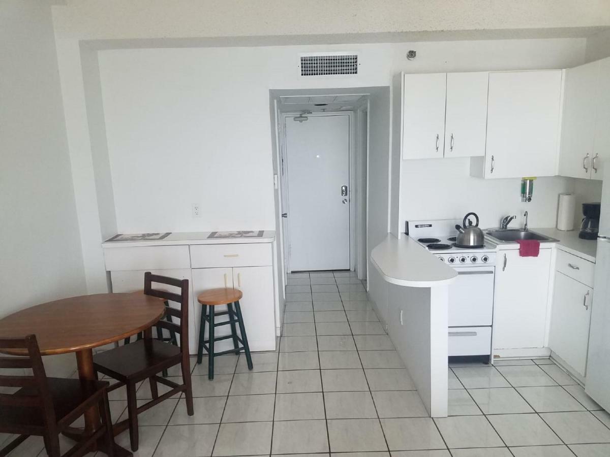 Front Aparthotel