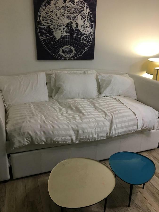 2 Bedroom Ocean Drive Newly Renovated Miami Beach