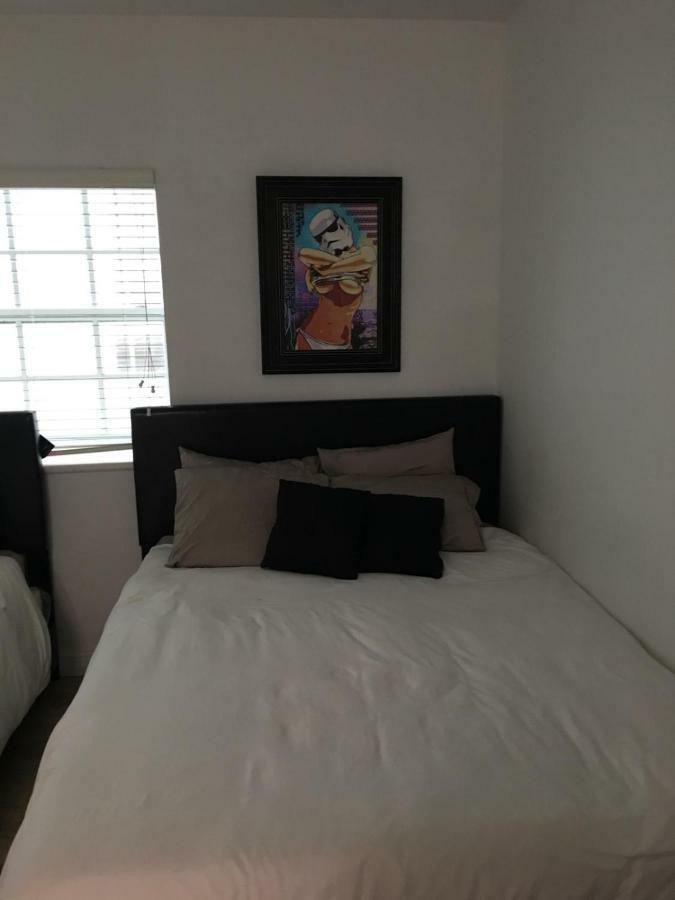2 Bedroom Ocean Drive Newly Renovated * Miami Beach