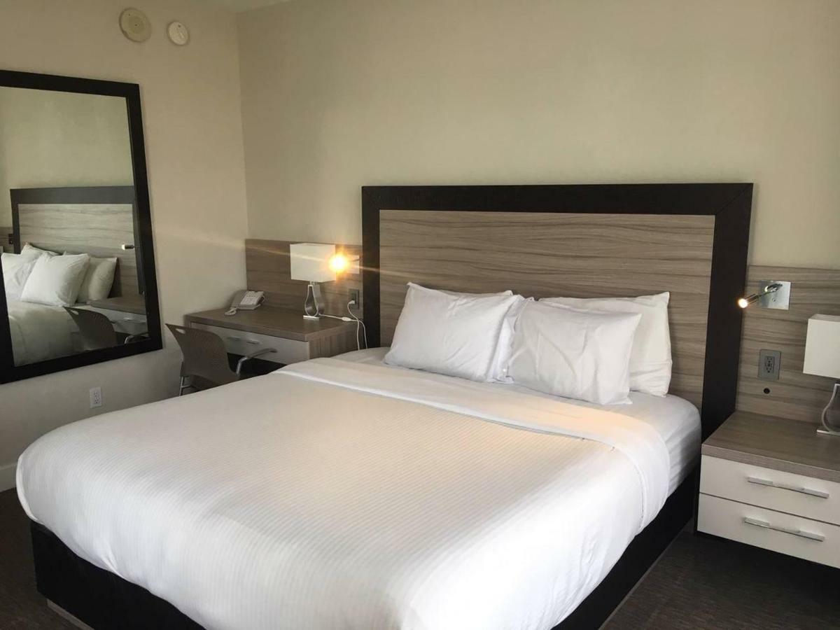 Marenas 2 Bed 907 Miami Beach