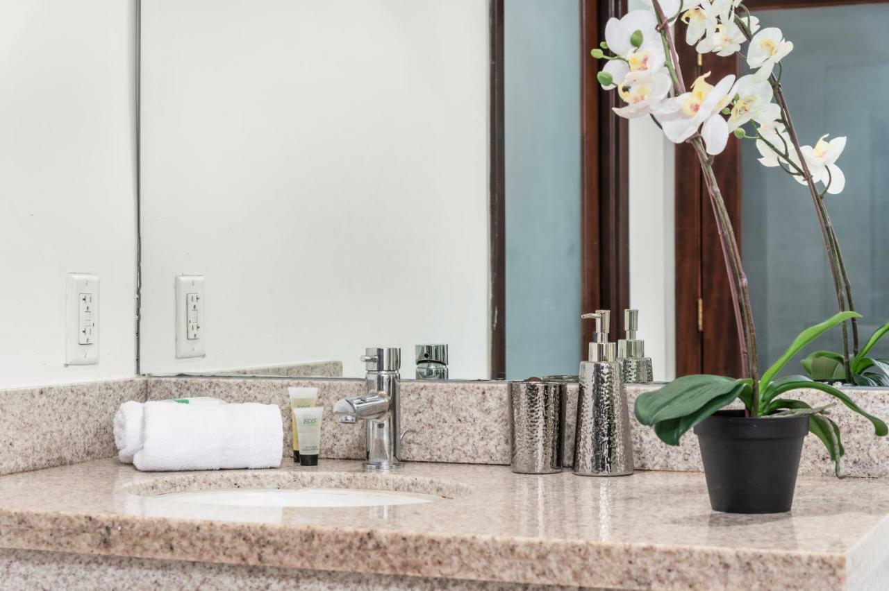 Charming In Ocean Drive South Beach Apartment