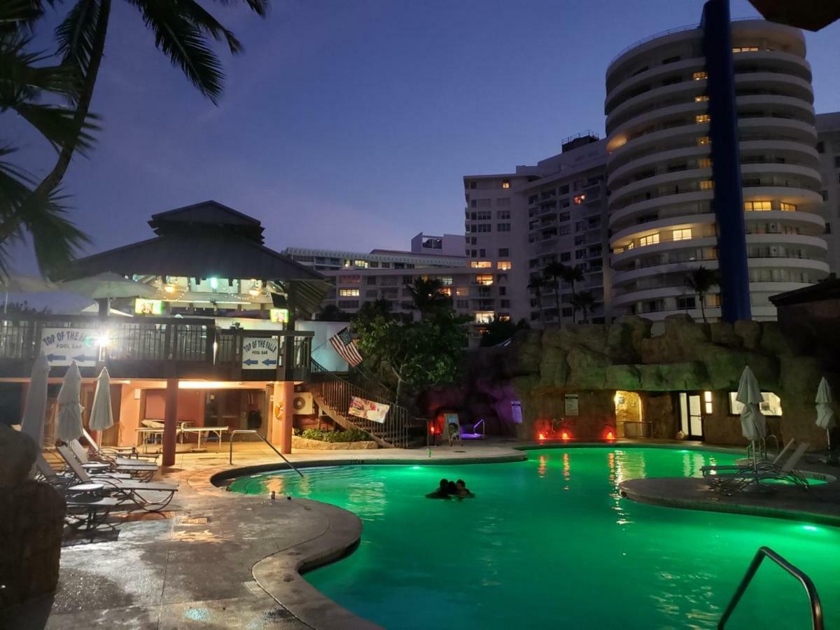 2 Bedroom 2 Bath Beachfront On Miami Millionaire Row 2*