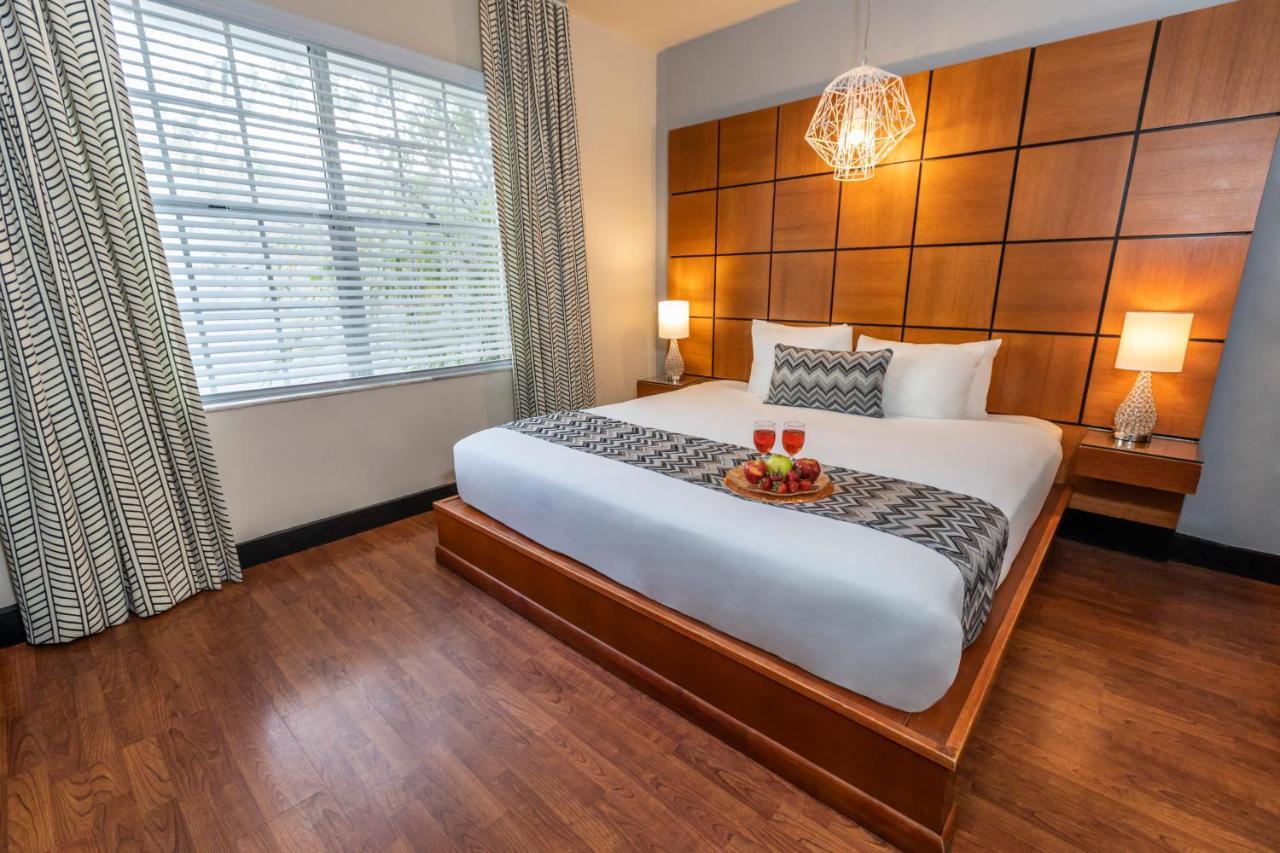 Chesterfield & Hotel