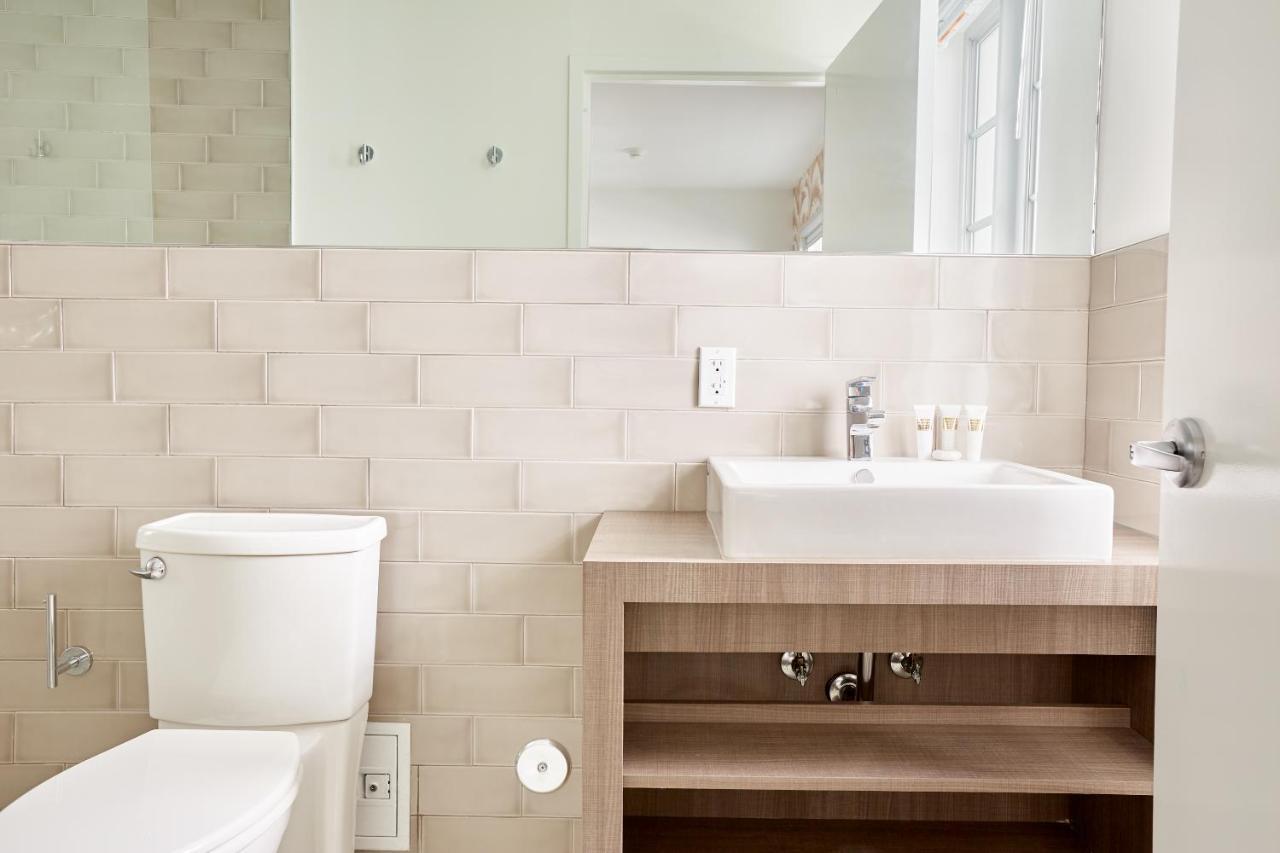 Hotel Sonder — Waves Miami Beach