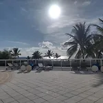 Elegant And Spacious Beachfront Condo With Parking