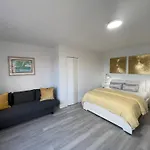 Tropical Haven Pool & 2Blocks To Beach