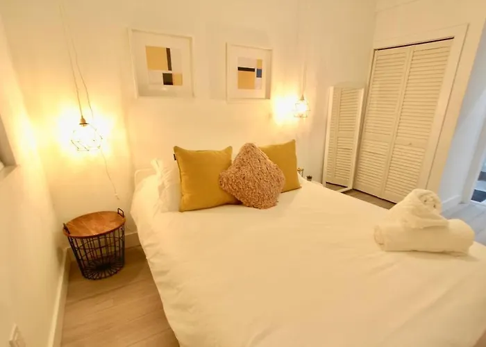 Trendy 1 Bedroom Miami Beach Apartment