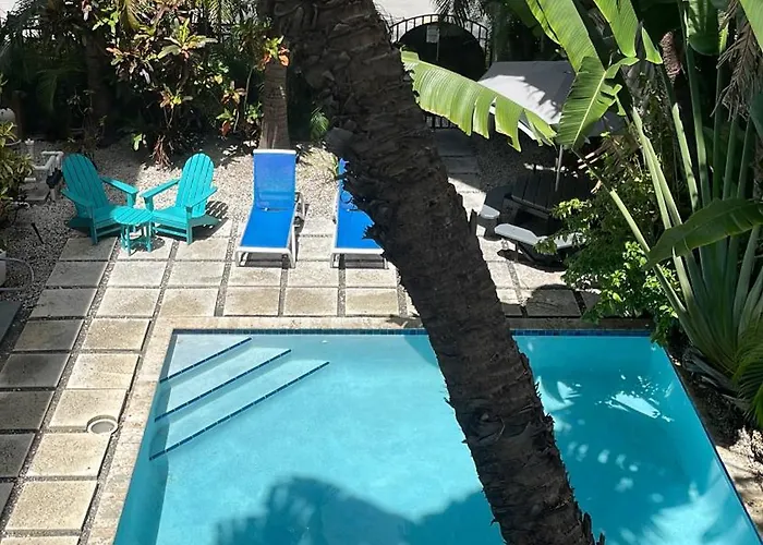 Tropical Haven Pool & 2Blocks To Beach