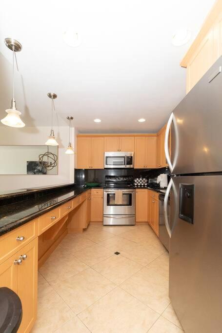 Apartment Modern Oceanview - Steps To The Beach!