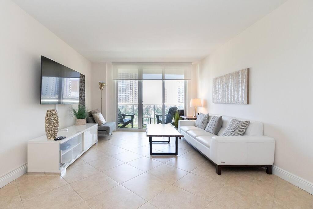 Apartment Modern Oceanview - Steps To The Beach!