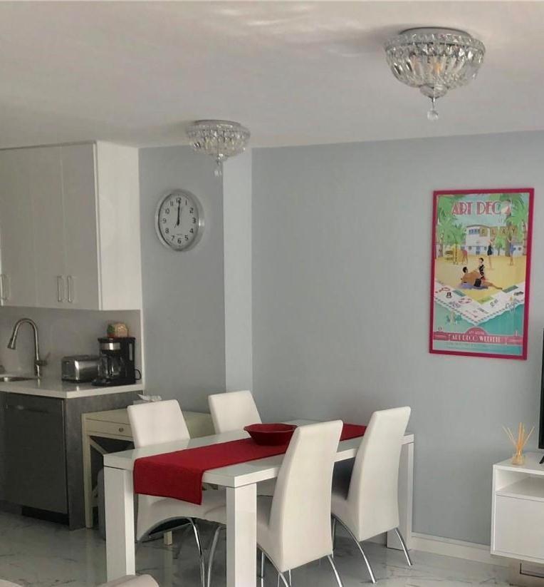 Elegant And Spacious Beachfront With Parking Apartment