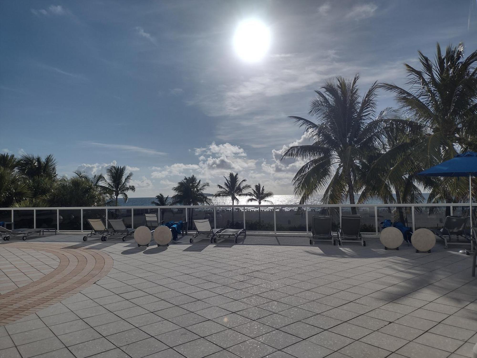 Elegant And Spacious Beachfront With Parking Apartment Miami Beach