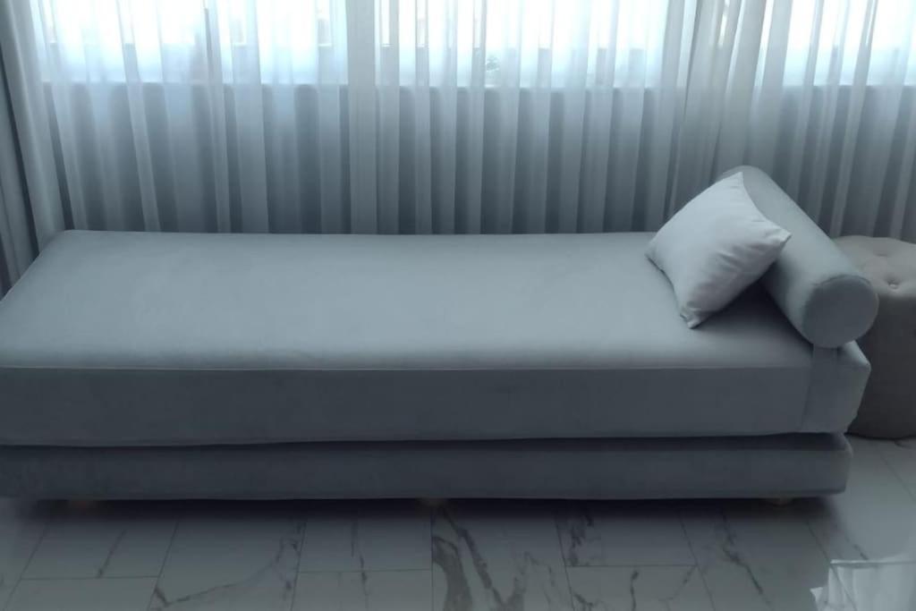 Elegant And Spacious Beachfront With Parking Apartment
