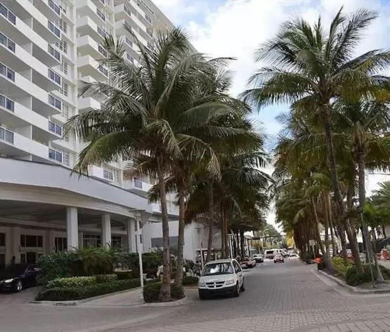 Elegant And Spacious Beachfront With Parking