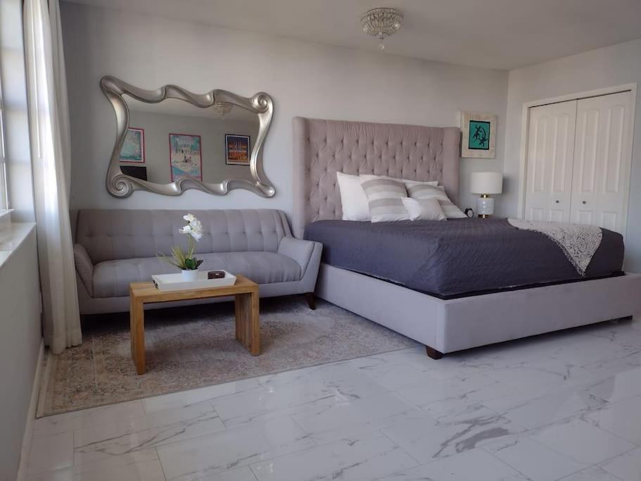 Apartment Elegant And Spacious Beachfront With Parking
