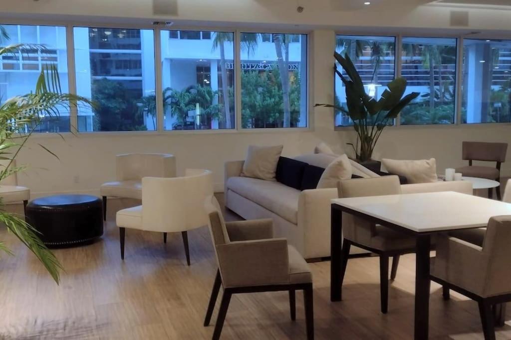 Elegant And Spacious Beachfront With Parking