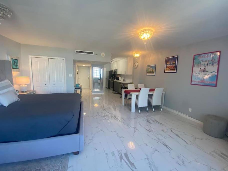 Apartment Elegant And Spacious Beachfront With Parking *