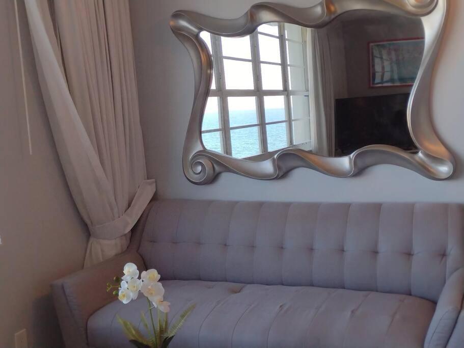 Elegant And Spacious Beachfront With Parking Apartment Miami Beach
