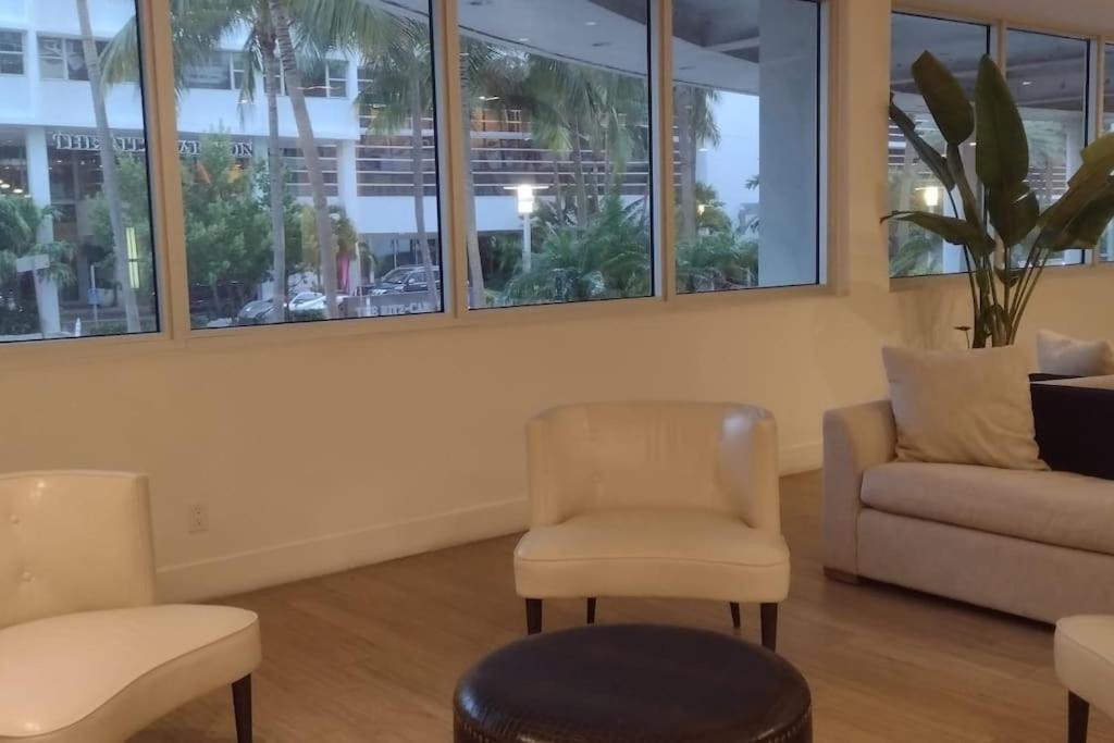 Elegant And Spacious Beachfront With Parking Apartment *