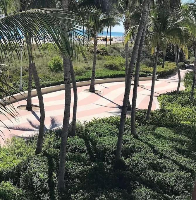 Elegant And Spacious Beachfront With Parking Miami Beach