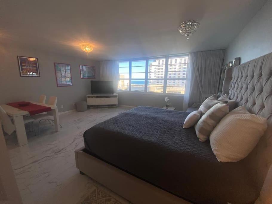 Elegant And Spacious Beachfront With Parking *