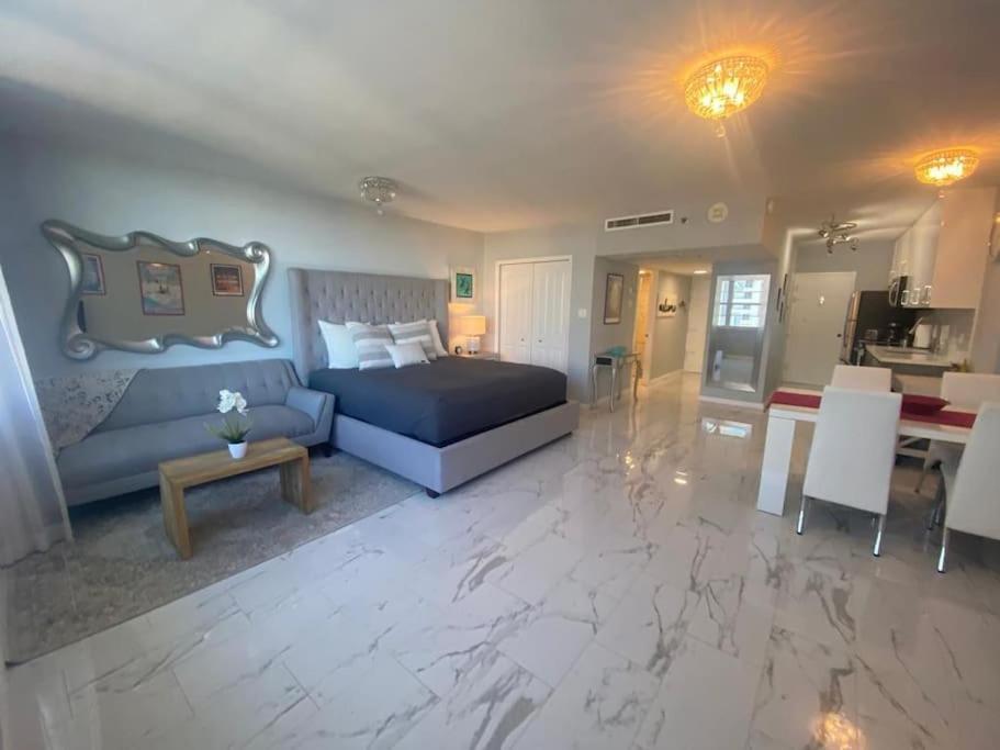 Apartment Elegant And Spacious Beachfront With Parking