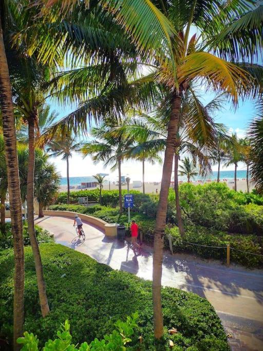 Apartment Elegant And Spacious Beachfront With Parking