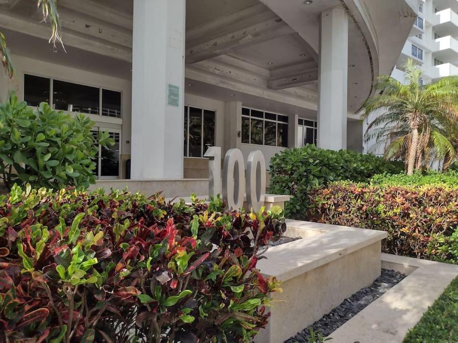 Elegant And Spacious Beachfront With Parking Miami Beach