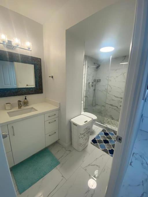 Elegant And Spacious Beachfront With Parking * Miami Beach