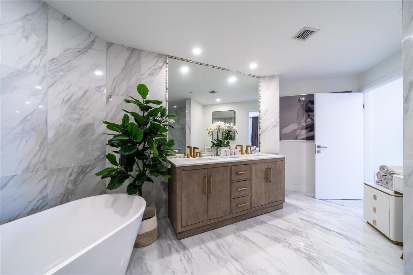 Apartment Magnificent Oceanfront Penthouse In Bal Harbour