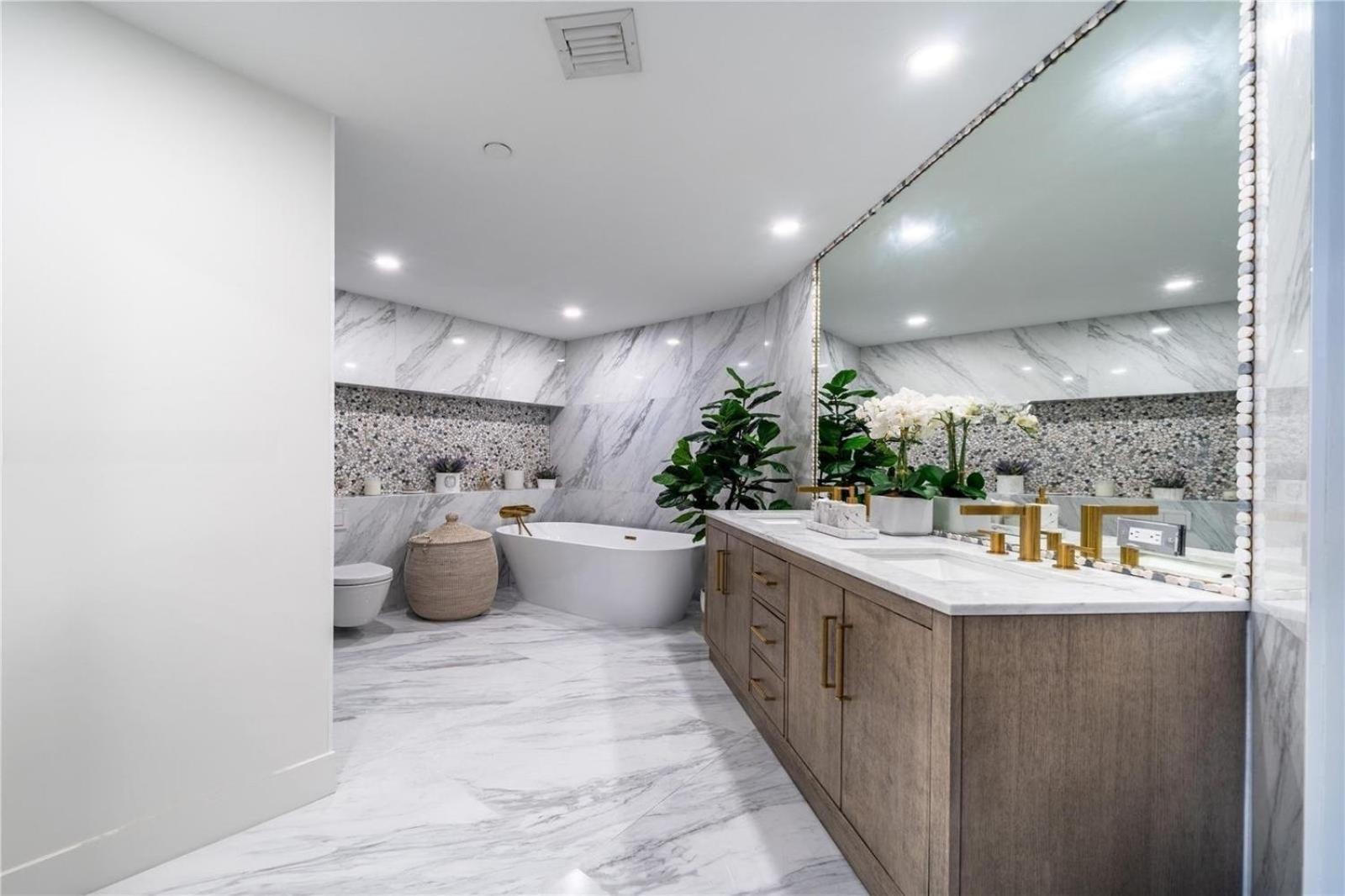 Magnificent Oceanfront Penthouse In Bal Harbour Apartment
