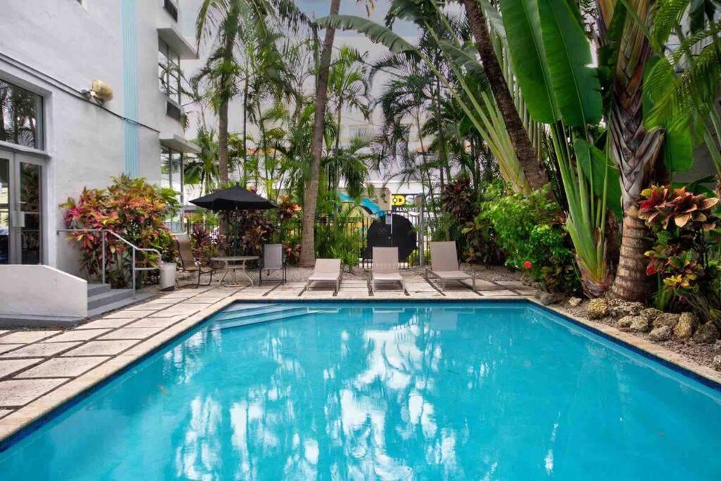 Tropical Haven Pool & 2blocks To * Miami Beach