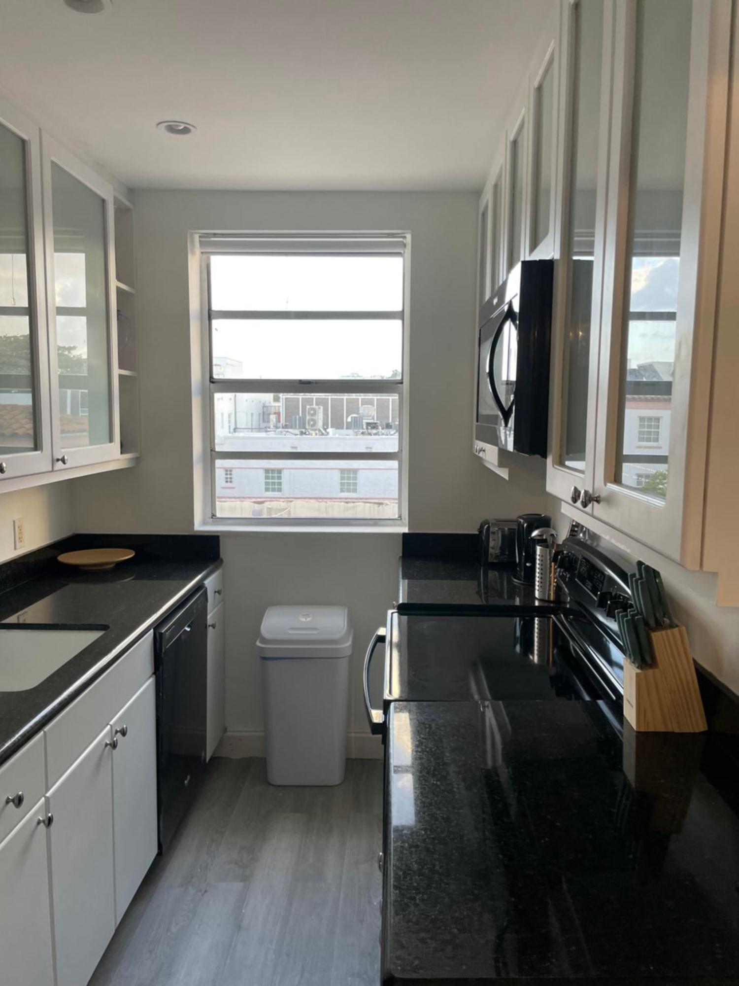 Tropical Haven Pool & 2blocks To Apartment *