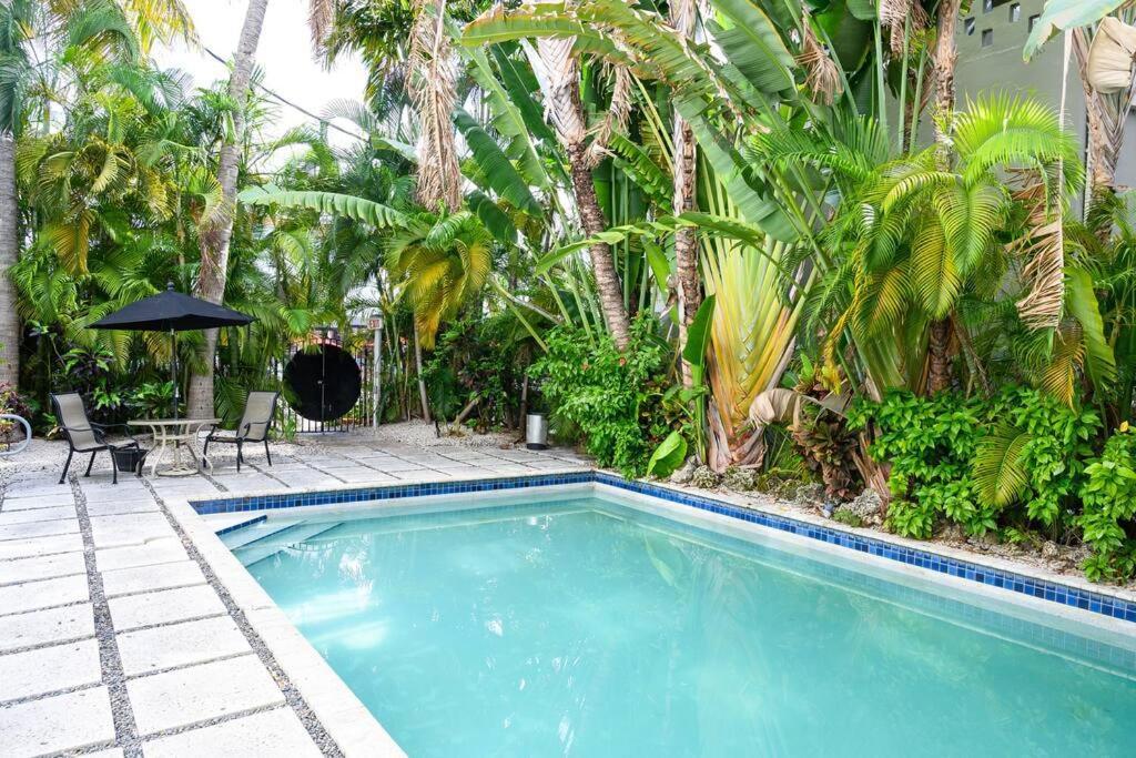 Apartment Tropical Haven Pool & 2blocks To *