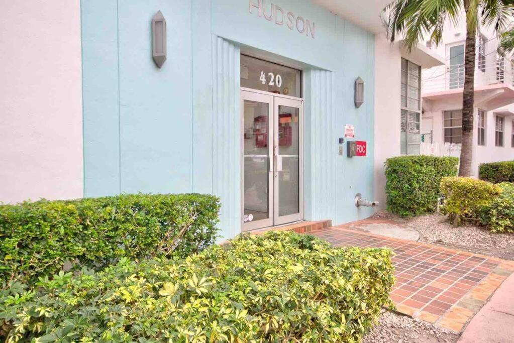 Tropical Haven Pool & 2blocks To