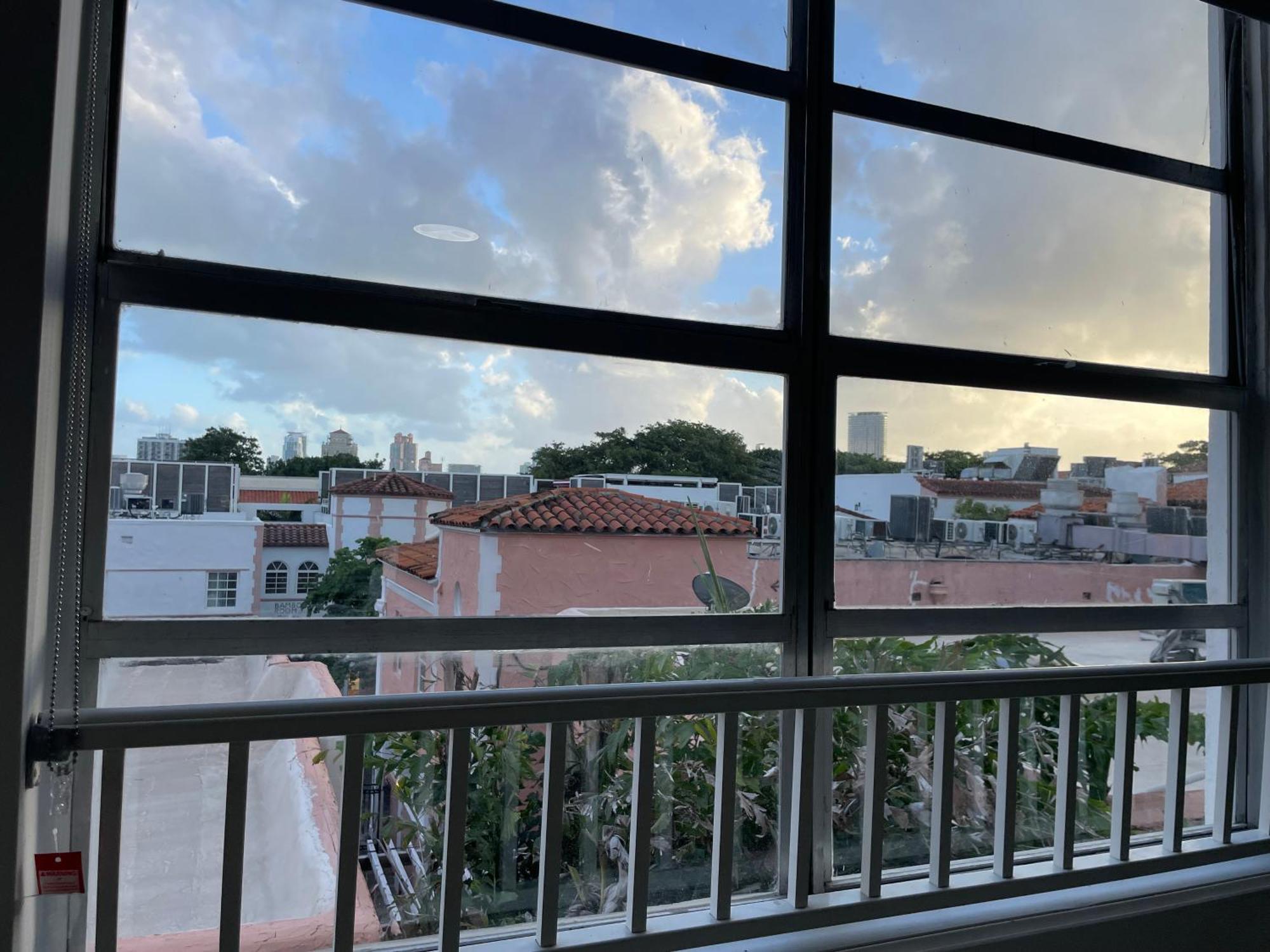 Tropical Haven Pool & 2blocks To