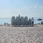 Entire Beach Front Condo W/ Pool Amazing View 4Pax