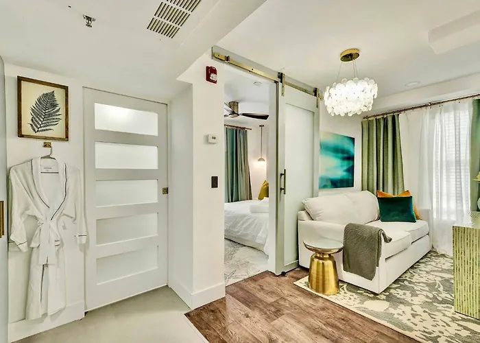 Slice Of Paradise Steps To The Beach- California King Bedroom And Sofa Bed