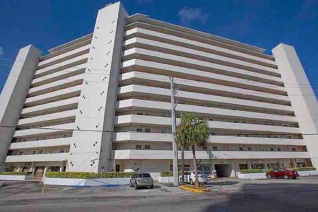 Fantastic Studio With Incredible Bay Views * Miami Beach
