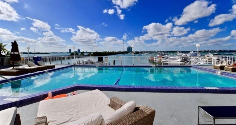 Fantastic Studio With Incredible Bay Views Apartment *