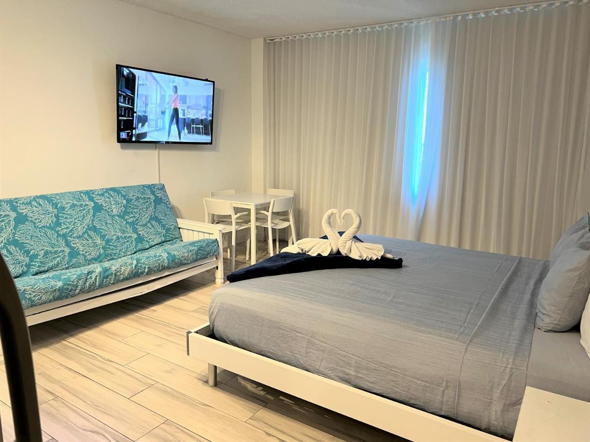 Ocean Front Units At Miami Apartment