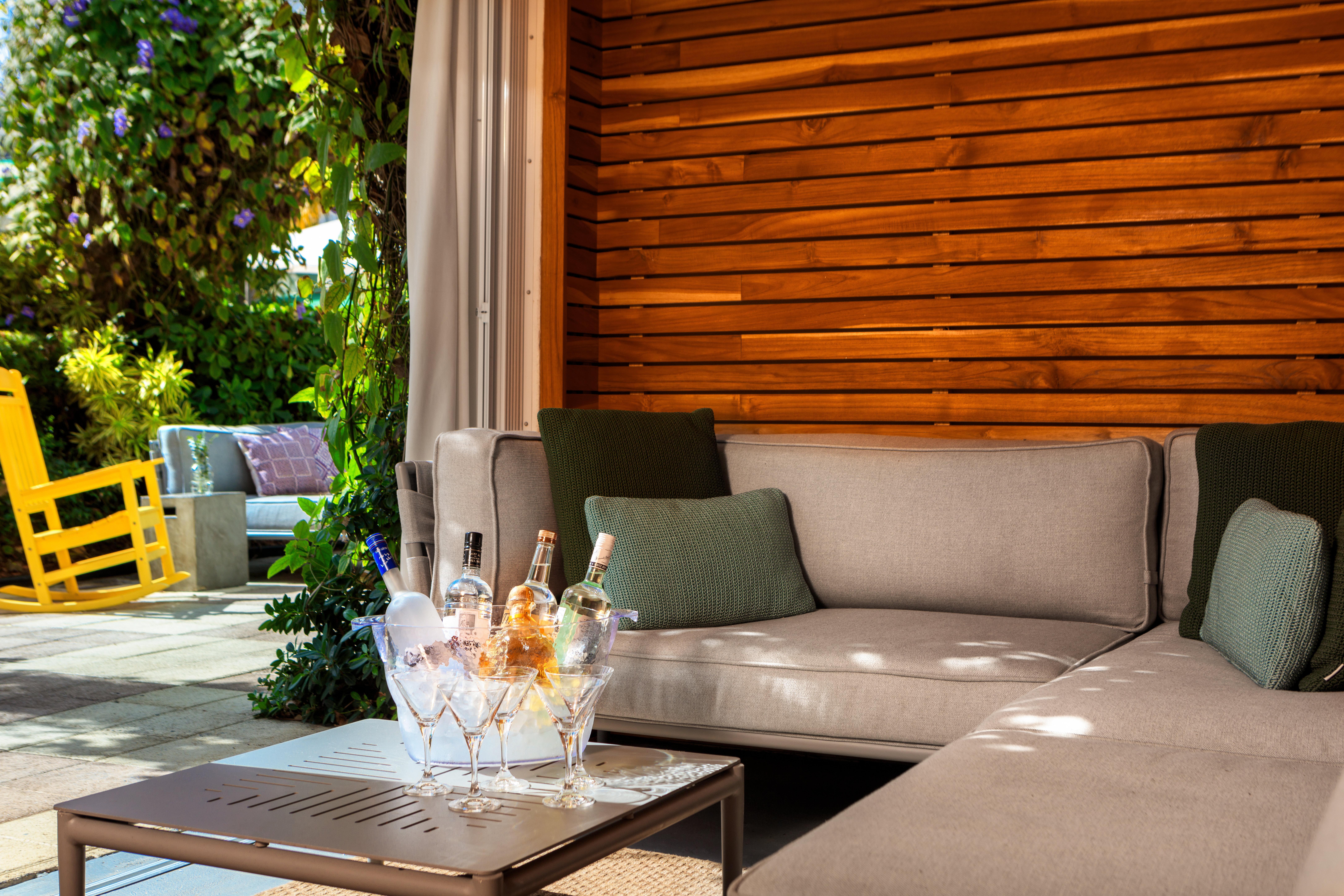 Resort Kimpton Surfcomber By Ihg