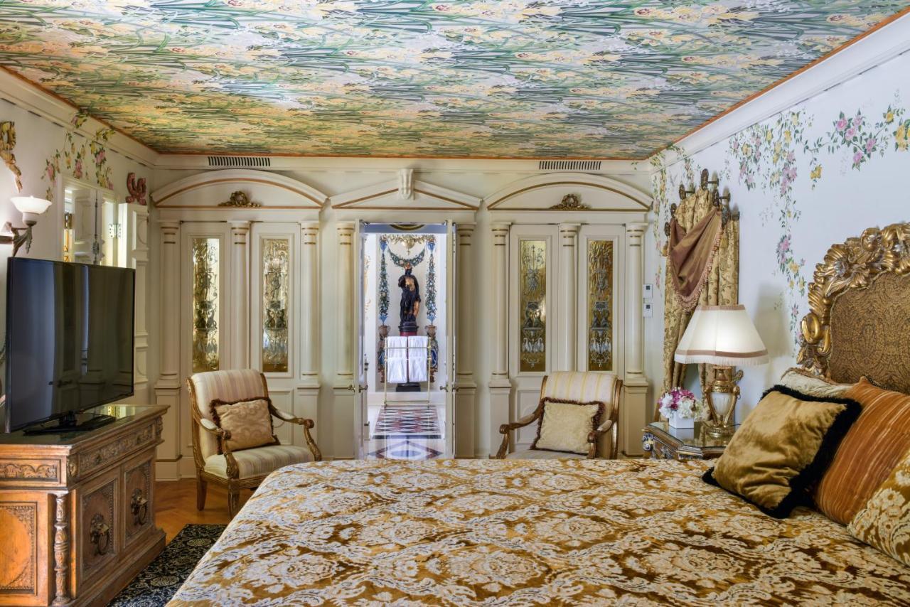 The Casa Casuarina Hotel