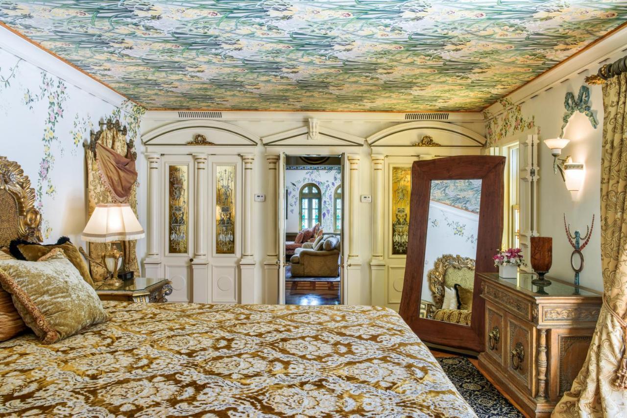 The Casa Casuarina 4*