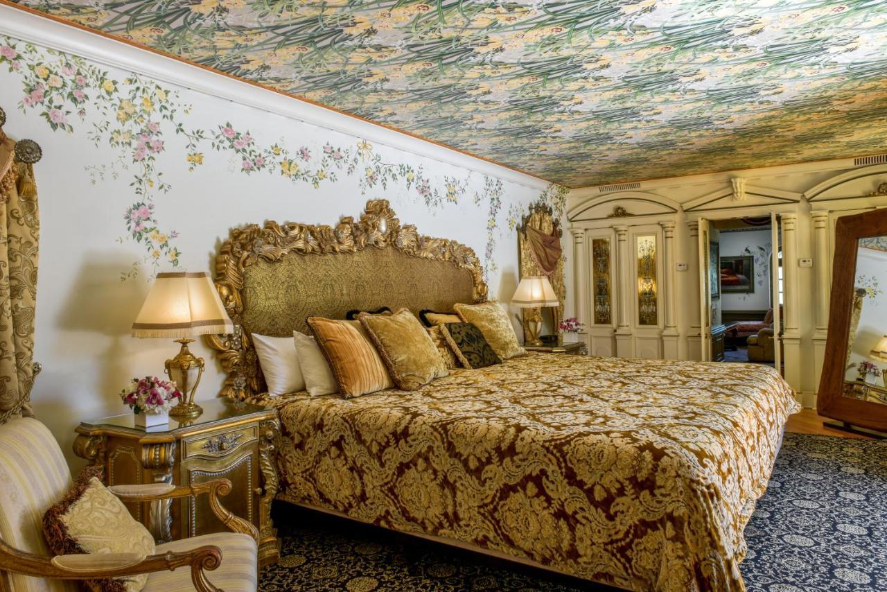 The Casa Casuarina