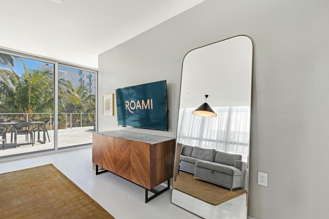 Roami At 250 Collins *